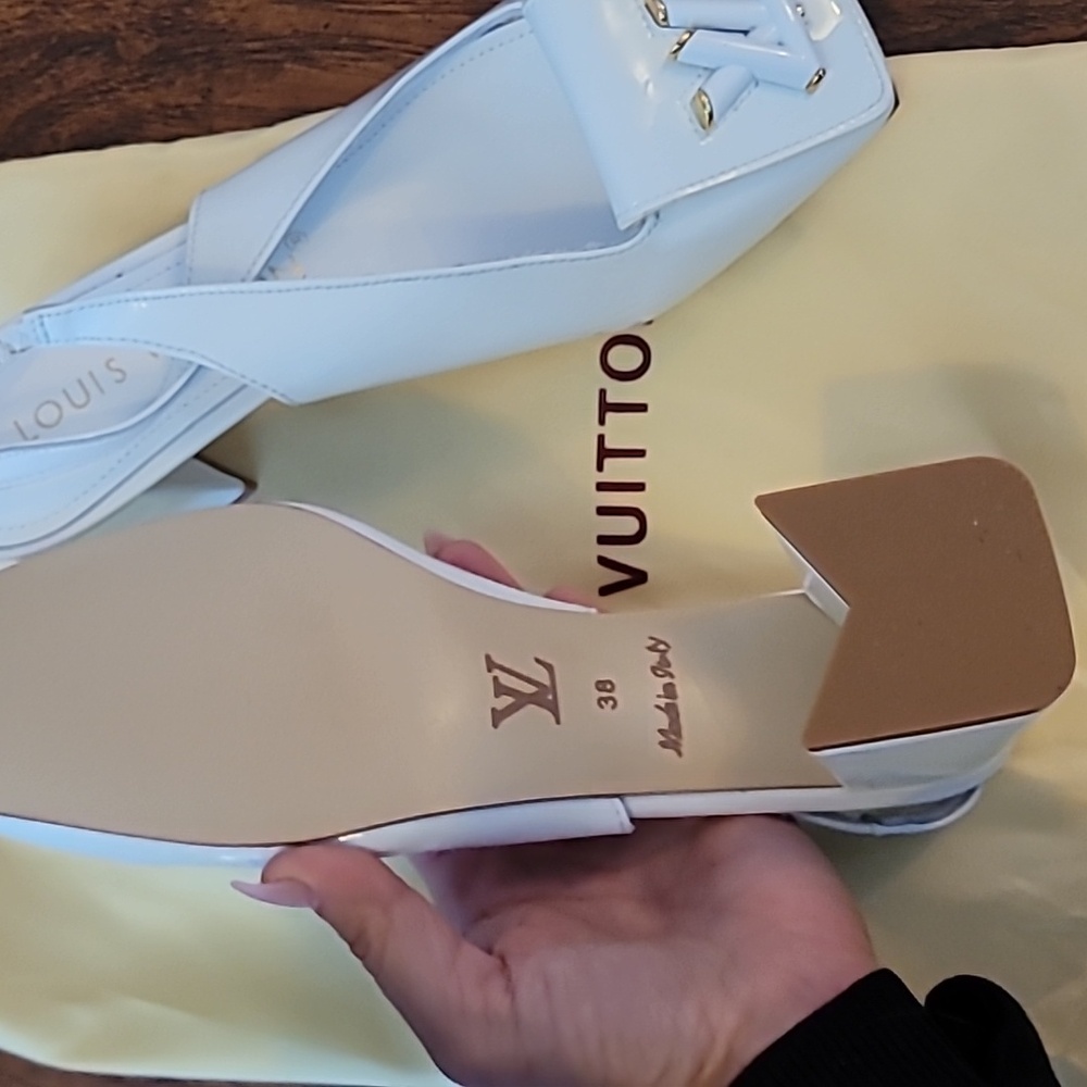 LV Shake Slingback Pump - Picture 3 of 5